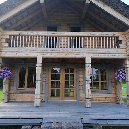 Guest House Unguri Stalbe Ngoại thất bức ảnh