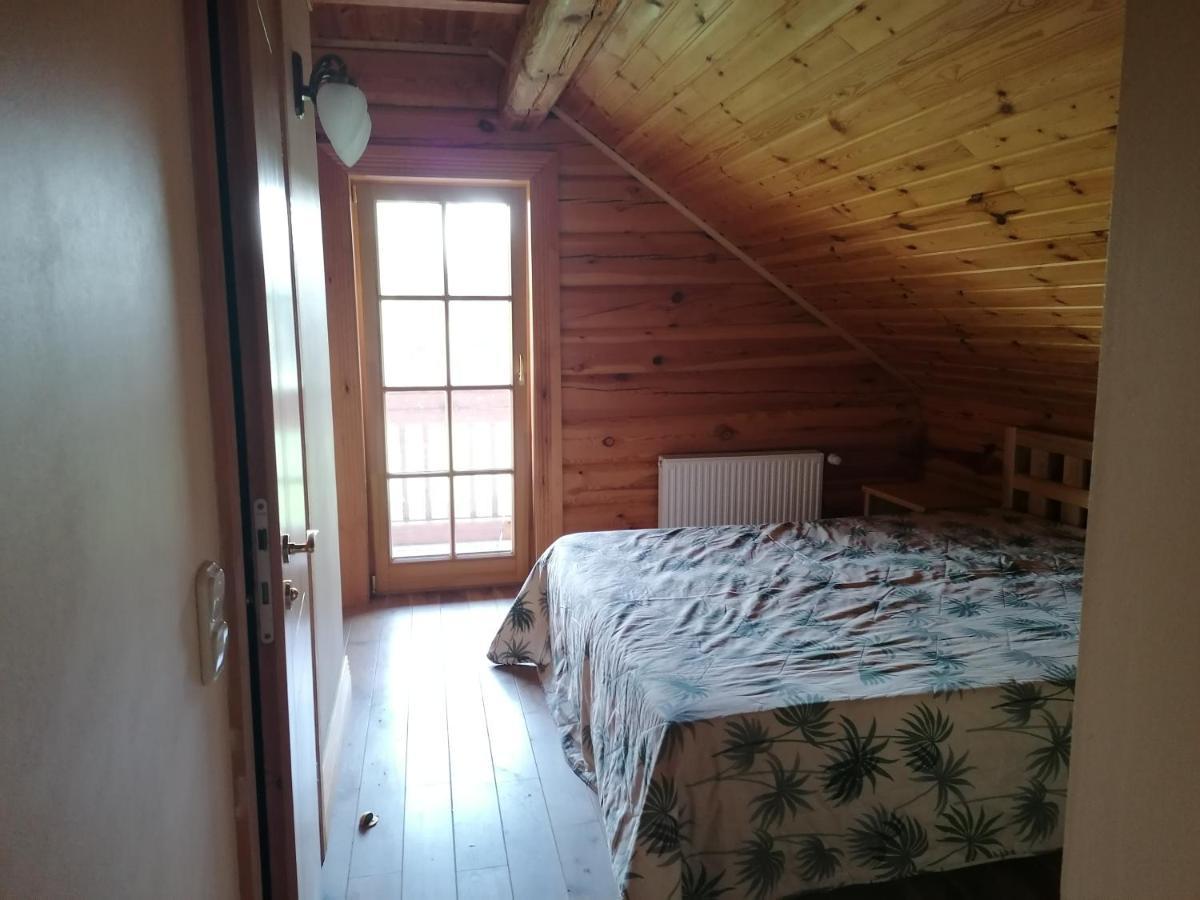 Guest House Unguri Stalbe Ngoại thất bức ảnh