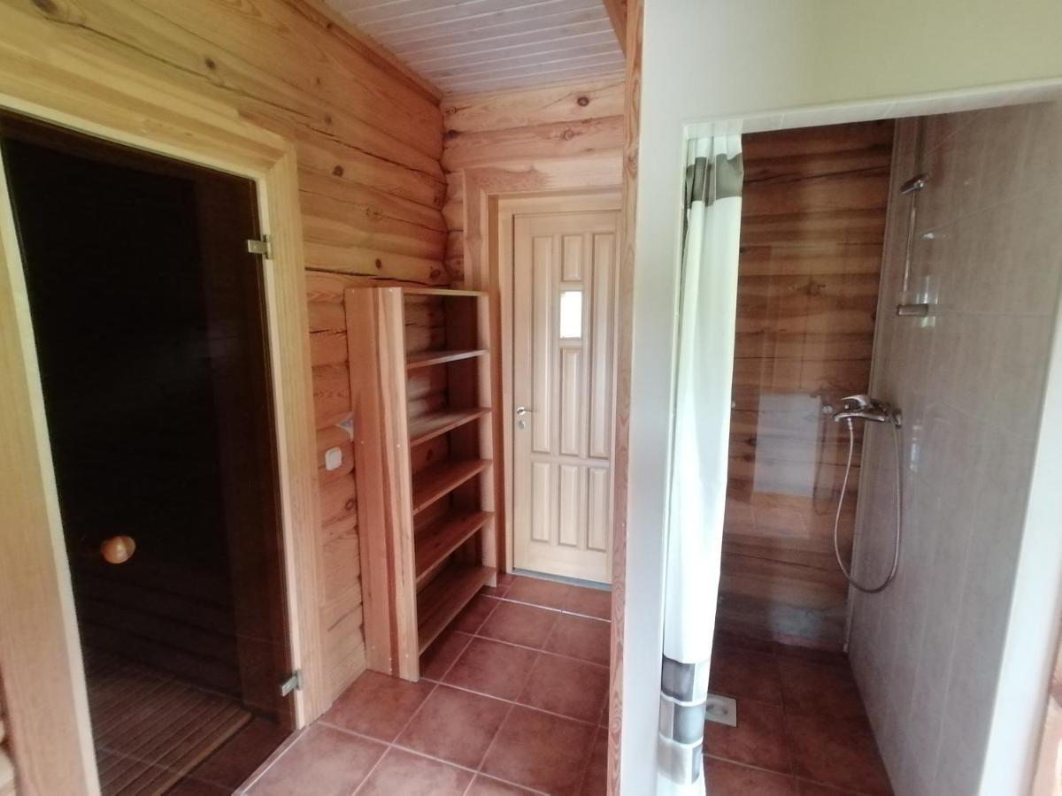 Guest House Unguri Stalbe Ngoại thất bức ảnh
