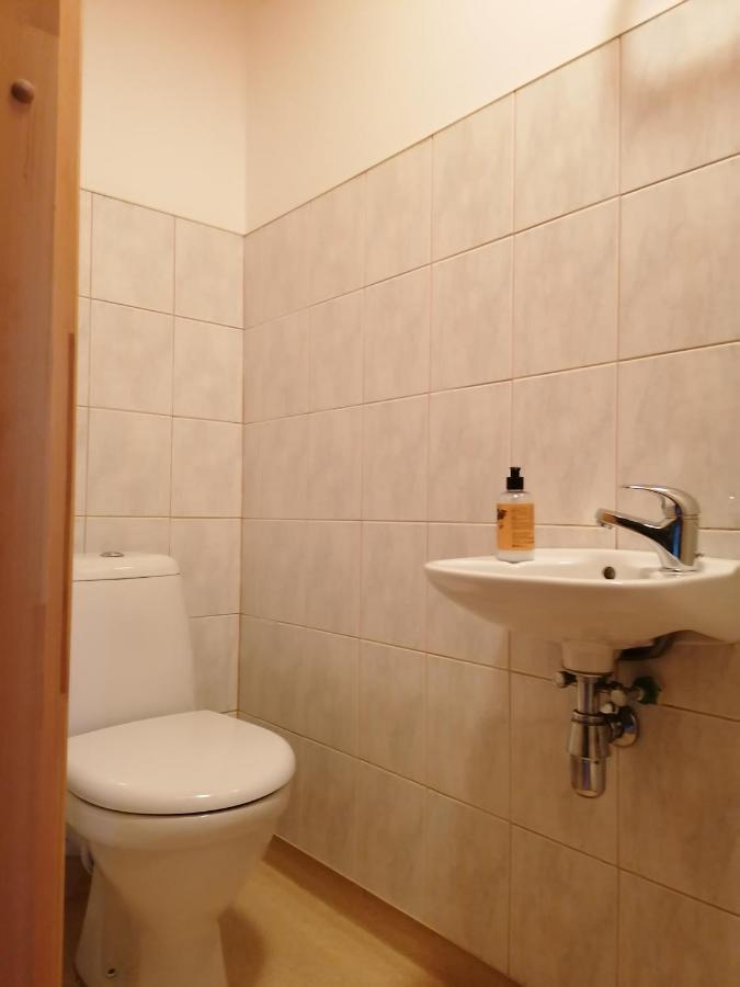 Guest House Unguri Stalbe Ngoại thất bức ảnh