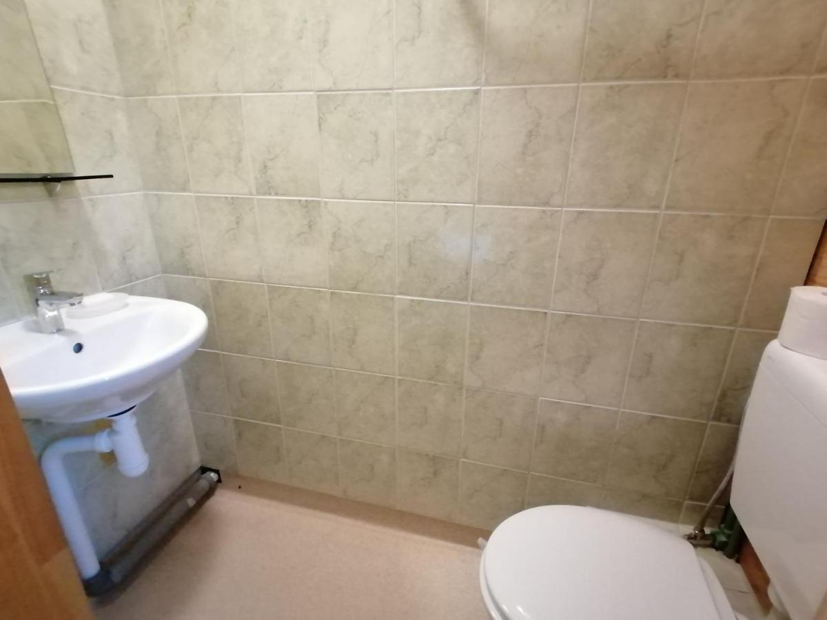 Guest House Unguri Stalbe Ngoại thất bức ảnh
