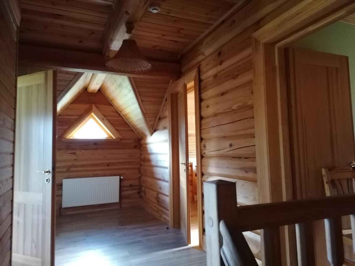 Guest House Unguri Stalbe Ngoại thất bức ảnh