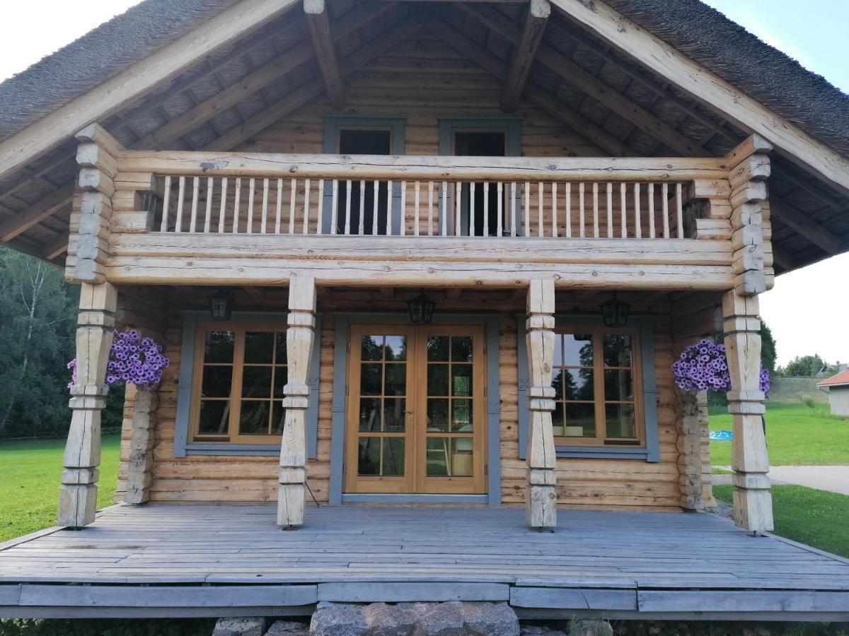 Guest House Unguri Stalbe Ngoại thất bức ảnh