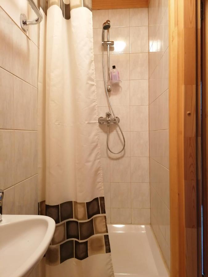Guest House Unguri Stalbe Ngoại thất bức ảnh